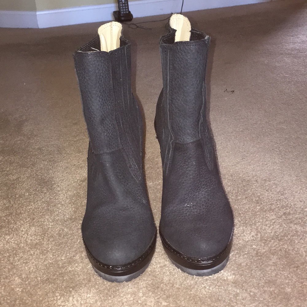 Bcbgmaxazria Black Leather Platform Euc Booties - image 3